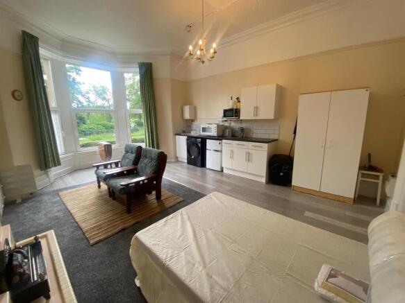 LIVING KITCHEN BEDROOM 2.jpg