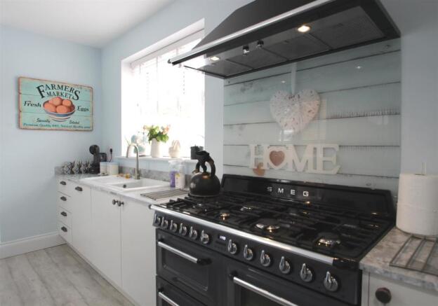 Kitchen 3 alt.jpg