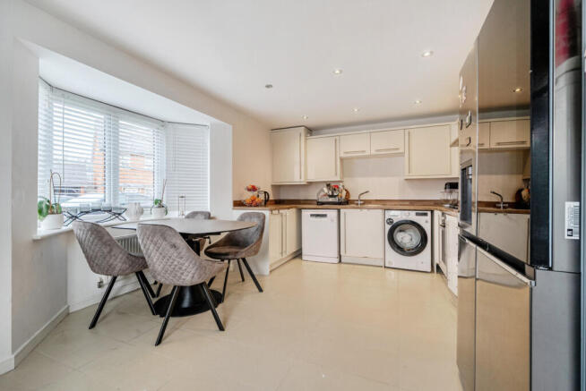 1403014-9-697761b...