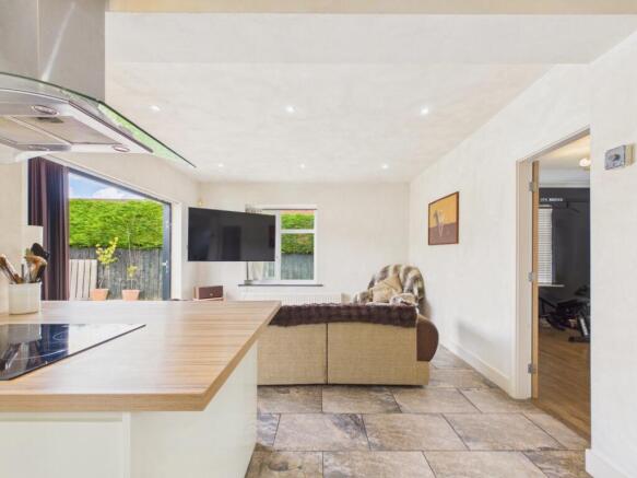 4 bed Semi-Detached for sale Image 6