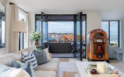CONTEMPORARY AND UNIQUE HOME - Old Road, East Cowes