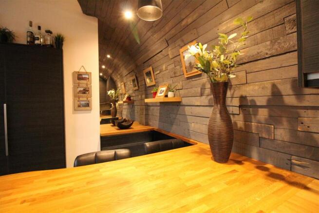 2 bed End of Terrace to rent Image 10