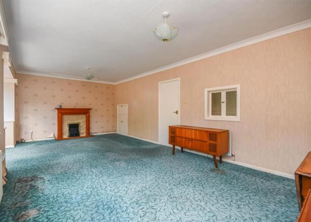 Lea Manor Drive, Wolverhampton photo 4
