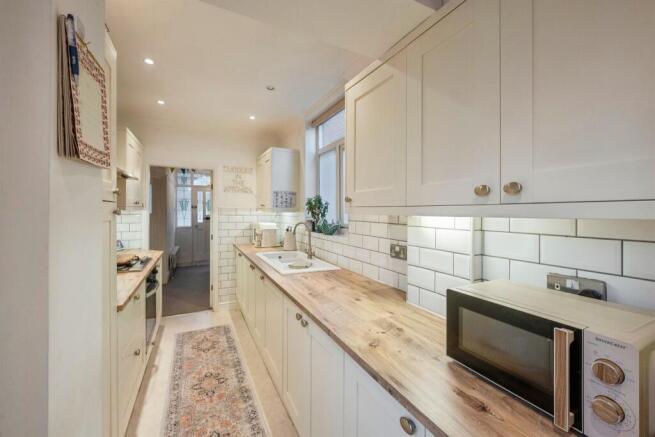 3 bed Semi-Detached for sale Image 6