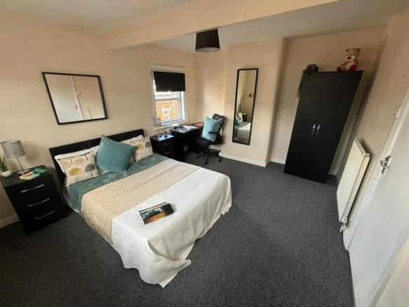 4 bed Terraced to rent Image 11