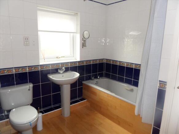 FAMILY BATHROOM