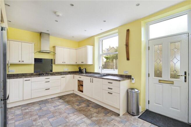 4 bed Semi-Detached for sale Image 6