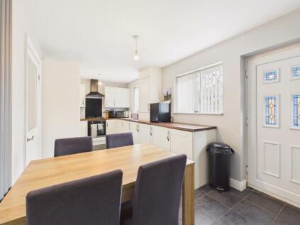 Earsham Close, Hull, HU8 9NF