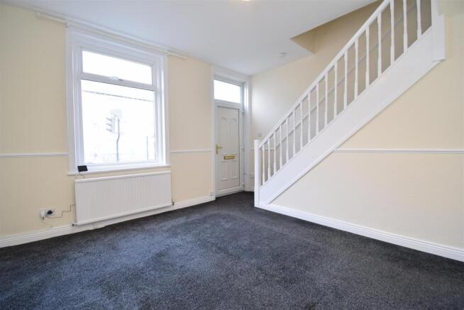 2 bed Terraced to rent Image 5