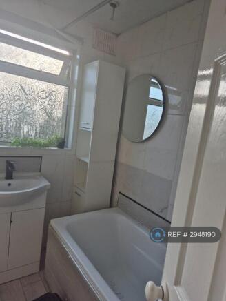 3 bed Semi-Detached to rent Image 8