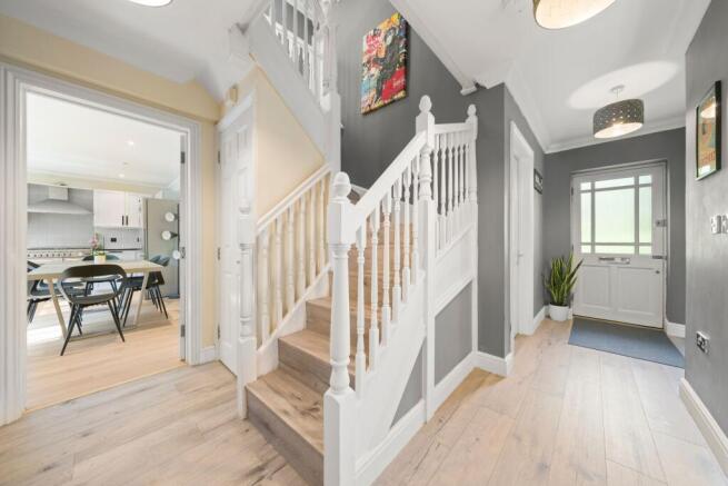 Portsmouth Road, Esher, KT10 photo 4