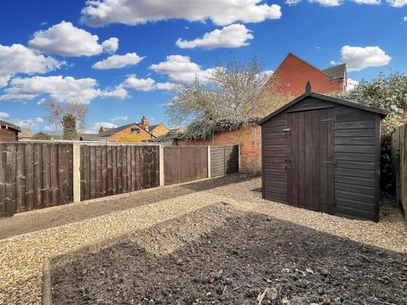 Low-Maintenance Garden 418