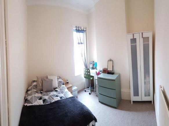 4 bed House to rent Image 4