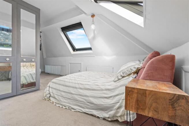 4 bed Semi-Detached for sale Image 11