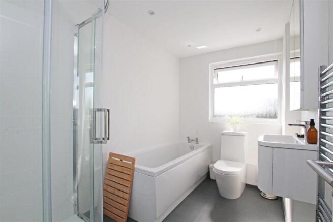 54LB - Bathroom.jpg