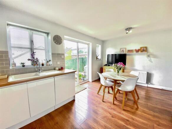 Open plan kitchen/diner