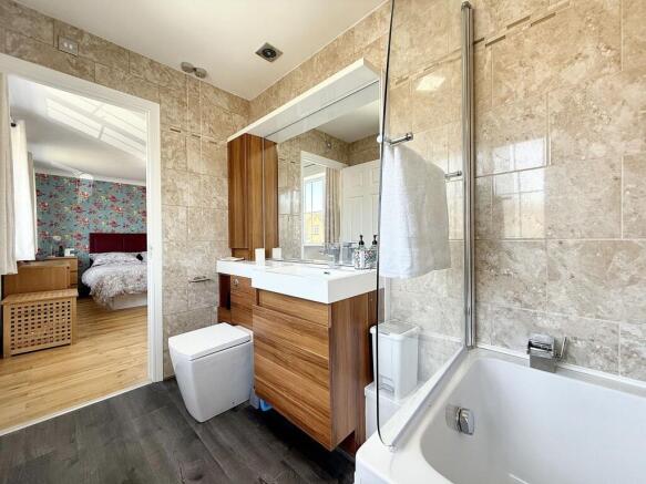 Master En-Suite