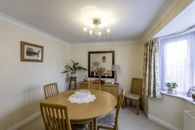 5 bed Detached for sale Image 6