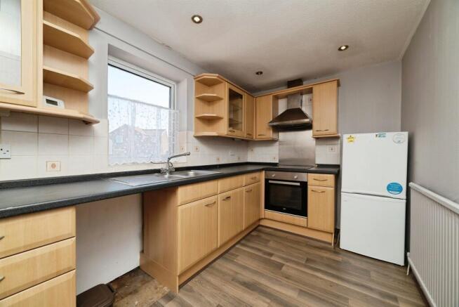 2 bed Flat for sale Image 4