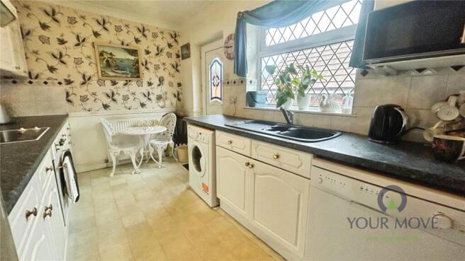 4 bed Bungalow for sale Image 5