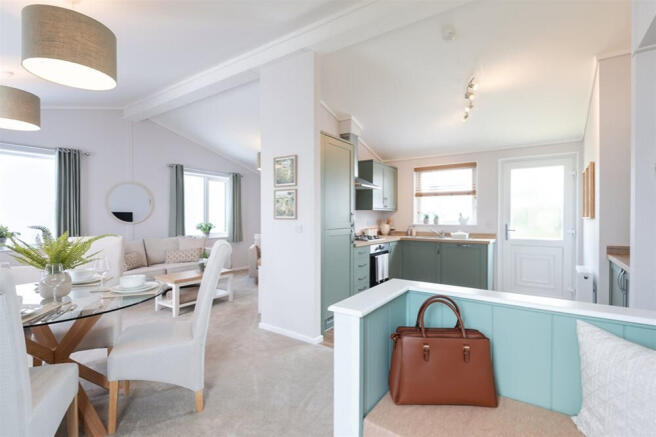 2 bed Park Home for sale Image 4