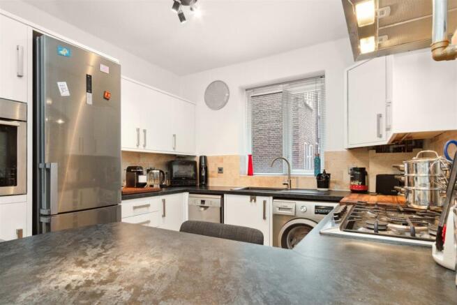 18 Wandle Way, Earlsfield kitchen 2.jpg