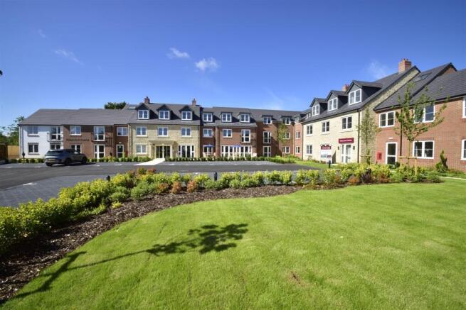 Ellesmere Lodge, Brackley .jpg