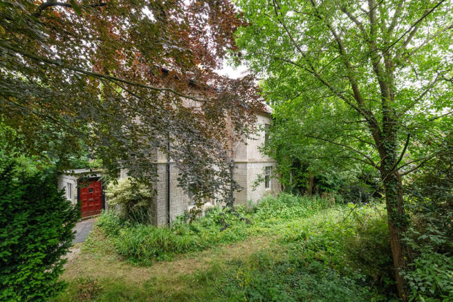 6 bed Detached for sale Image 12