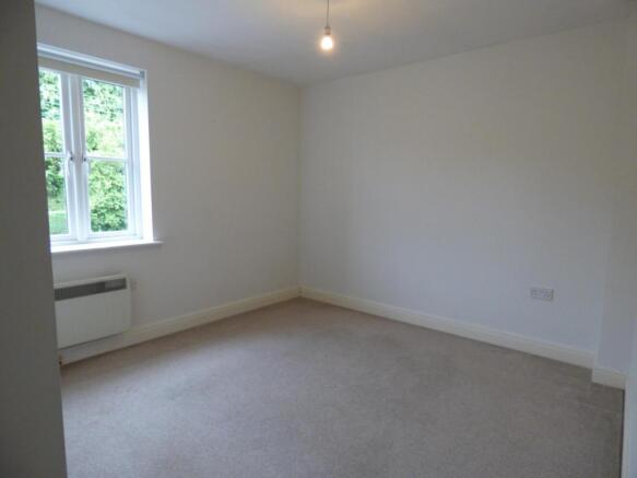 Main Bedroom (Main)