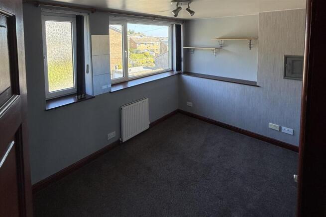 3 bed Terraced for sale Image 11