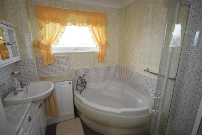 Bath/Shower/wc