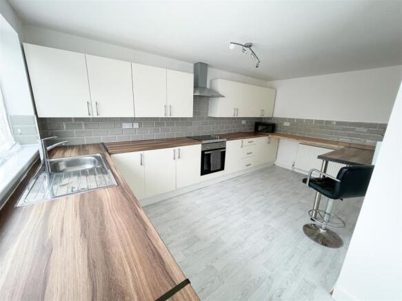 KITCHEN/BREAKFAST ROOM