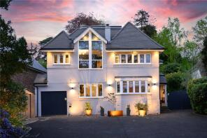 16, Drakes Close, Esher KT10 8PQ
