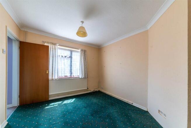 1. 29 Crundwell- Dining Room_-2.jpg