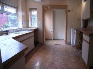 Kitchen/B'fast Room