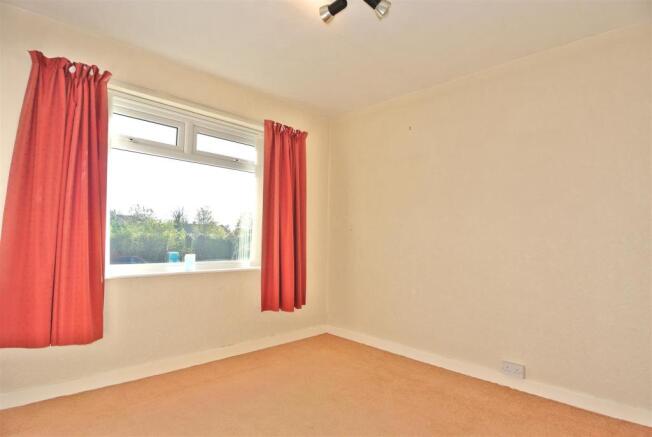 The dining room / bed 4