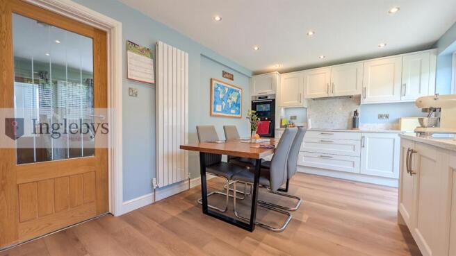 3 bed Semi-Detached for sale Image 10