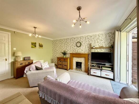 LIVING/DINING ROOM