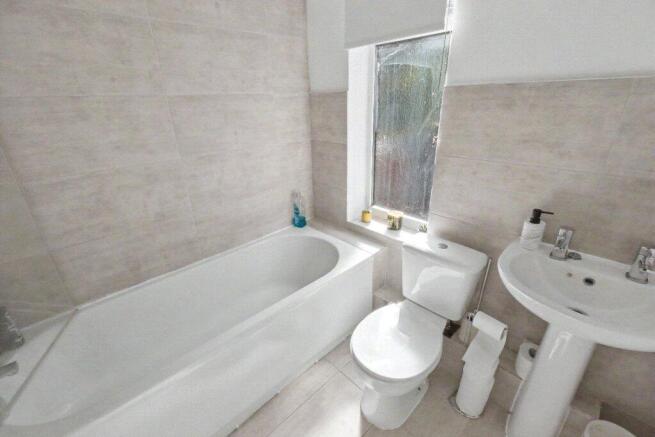 2 bed Terraced to rent Image 11