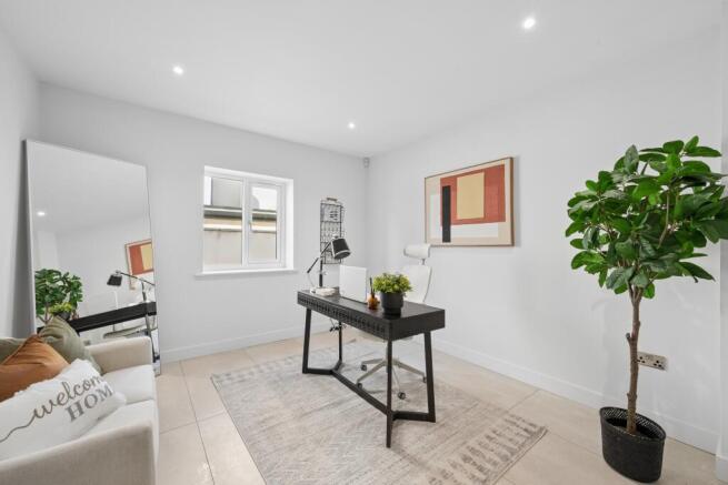5 bed Detached for sale Image 11