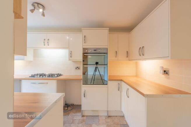 30 Cornwall Crescent (6)