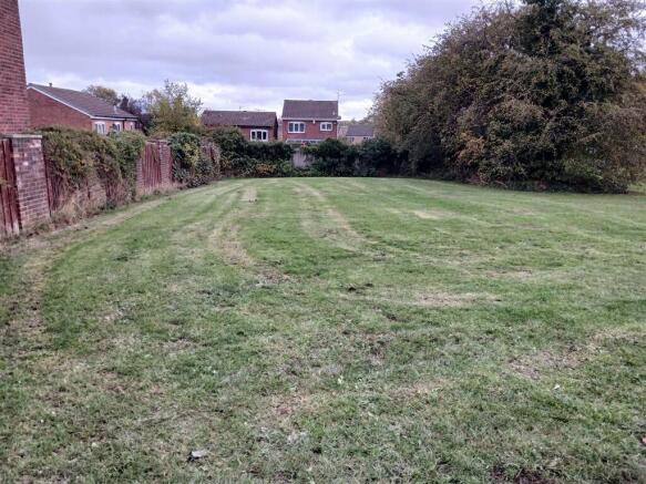Birchfields Crescent, LEEDS photo 2
