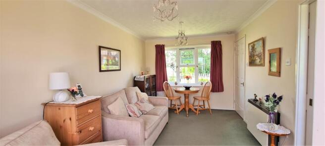 Sitting room 2.jpg