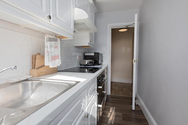 3 bed Flat for sale Image 7