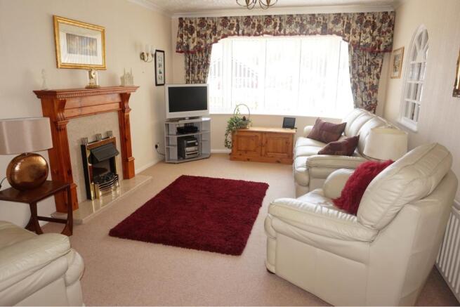 Lounge/Dining Room