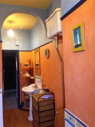 FAMILY BATHROOM