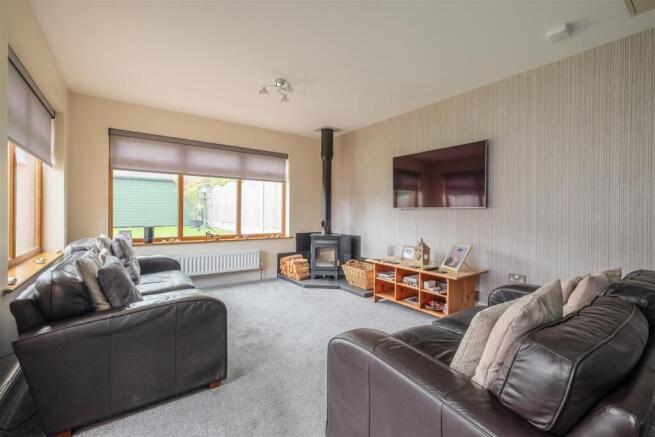 Whitehall Road, Wyke, Bradford photo 4