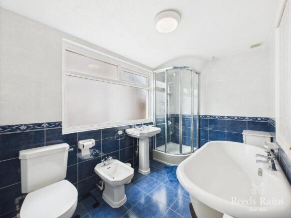 4 bed Detached for sale Image 5