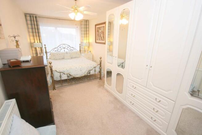 FRONT DOUBLE BEDROOM