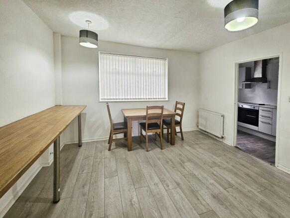 4 bed Terraced to rent Image 4